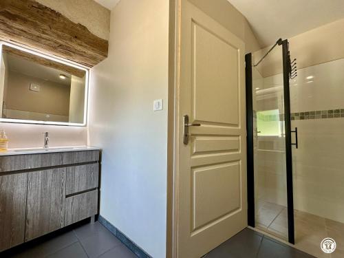 Phòng tắm tại La maison de Marguerite - 5 personnes