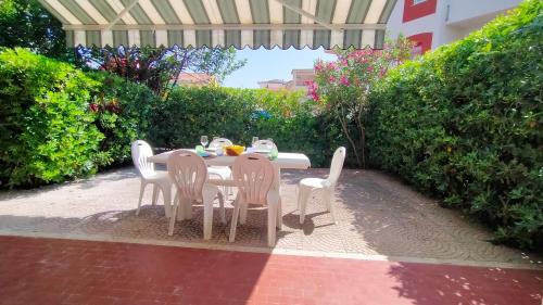 a white table and chairs sitting under a canopy at Appartamento trilocale cod 462 in Marcelli
