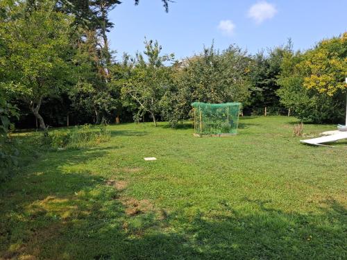 a yard with a soccer net in the grass at La Belle Etape in Bangor