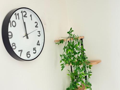 Gambar di galeri bagi Luton Lodge - Newly Refurbished, Ideal for Short Stay , 5 mints To Luton Airport , Train Station, Town Centre , Free off street Parking di Luton