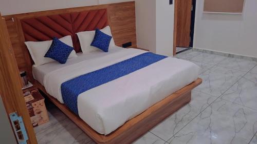 Postel nebo postele na pokoji v ubytování Hotel Revanta Inn