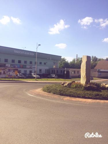 an empty street in front of a large building at Penzion Tenis Klub DEZA in Valašské Meziříčí