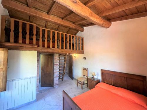 Ένα ή περισσότερα κρεβάτια σε δωμάτιο στο Farmhouse in Aulla with Private Pool