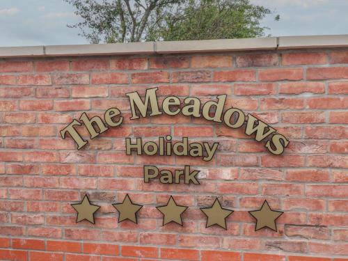 Sijil, anugerah, tanda atau dokumen lain yang dipamerkan di Meadows Park 2