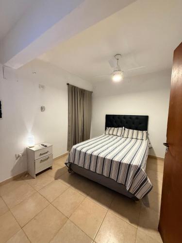 a bedroom with a bed and a dresser in it at Departamento en Resistencia, Zona céntrica in Resistencia