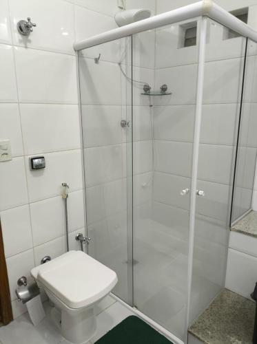 Bilik mandi di Sefiroh Hostel