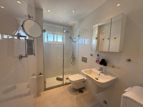 Koupelna v ubytování Cozy ocean and La Gomera view appartment