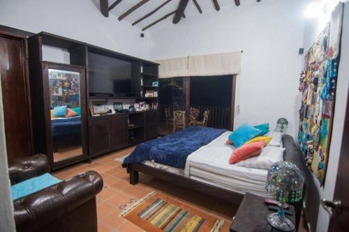 a bedroom with a bed and a couch in it at Villa Salomé la mejor vista y clima de la región in San Gil