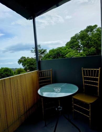 Balcone o terrazza di mountain cabin with private waterfall and river