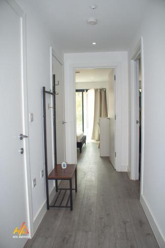 Ένα ή περισσότερα κρεβάτια σε δωμάτιο στο Stylish Urban Escape