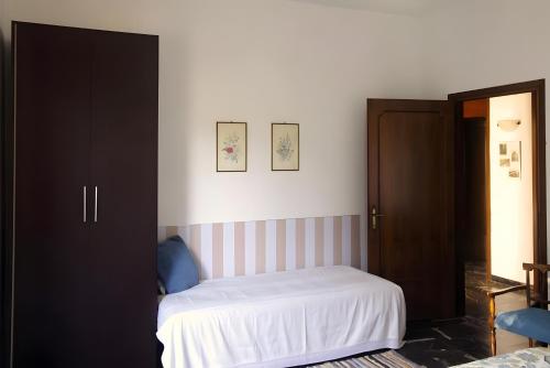 a small bedroom with a bed and a closet at Agriturismo Osea in Monteriggioni
