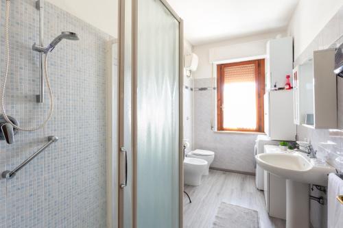 a bathroom with a shower and a sink and a toilet at Agriturismo Osea in Monteriggioni