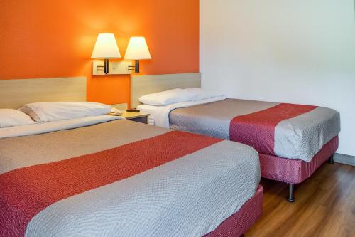 Ένα ή περισσότερα κρεβάτια σε δωμάτιο στο Motel 6-Kelso, WA - Mt. St. Helens