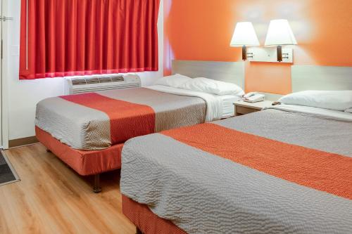 Ένα ή περισσότερα κρεβάτια σε δωμάτιο στο Motel 6-Kelso, WA - Mt. St. Helens