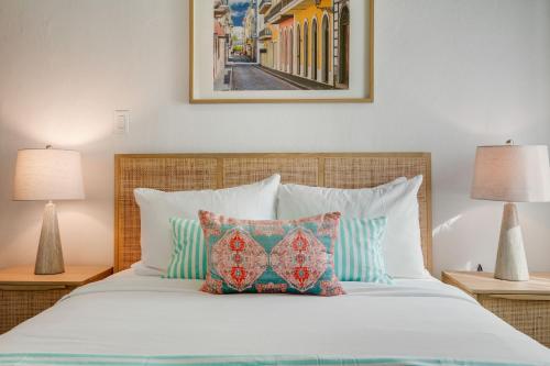 a bed with two lamps and two pillows on it at Piccioni by Otium in San Juan