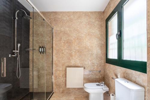 Bilik mandi di Petit Palace Arturo Soria Alcalá