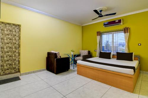 Ένα ή περισσότερα κρεβάτια σε δωμάτιο στο Hotel O Nandhini Guest House