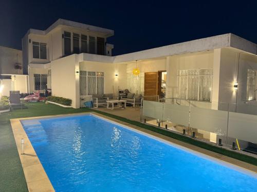Kolam renang di atau dekat dengan White Pearl Villa