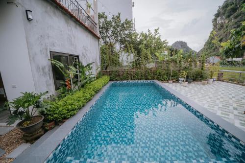 a swimming pool in the backyard of a house at TamCoc My Tho Homestay in Vũ Lâm
