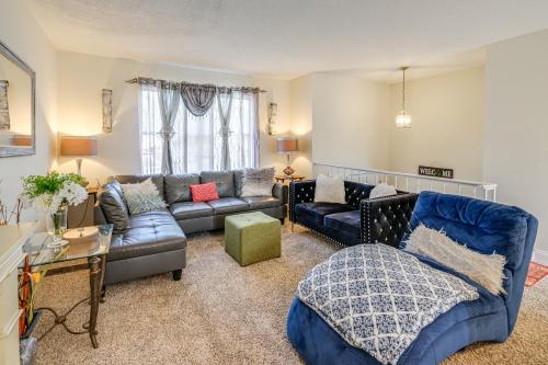 Posezení v ubytování 7 Mi to National Harbor Pet-Friendly Family Home