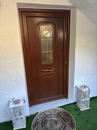 a wooden door with two baskets in front of it at Central House in kastraki in Mesochórion