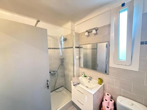 Ένα μπάνιο στο joli appartement