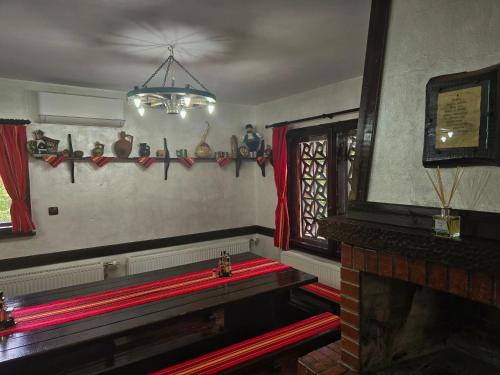 Et tv og/eller underholdning på Къща за гости Дядо Яни