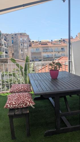 Μπαλκόνι ή βεράντα στο Centric apartment 100m from the beach