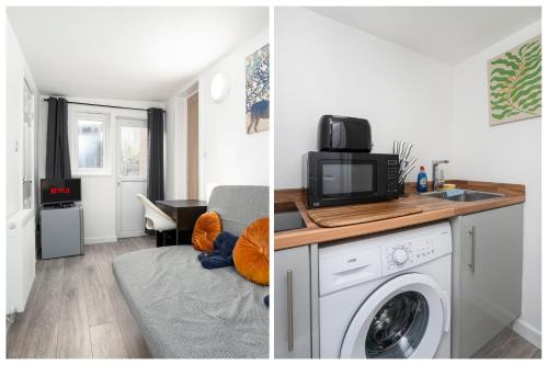 リンカーンにあるStudio in Lincolnのキッチン、リビングルーム(洗濯機付)