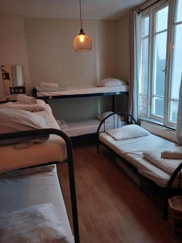 Katil atau katil-katil dalam bilik di Hotel Tamara