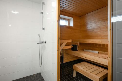 Ένα μπάνιο στο Spacious Apartment for 4 with Sauna