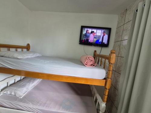 Un ou plusieurs lits dans un hébergement de l'établissement Pousada Happy - 300m da Praia do Itaguaçú