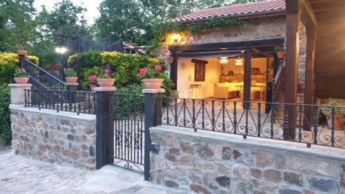 Το κτήριο όπου στεγάζεται  η παραθεριστική κατοικία