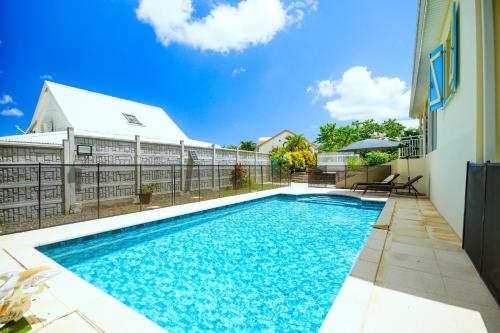 Der Swimmingpool an oder in der Nähe von Villa Ylan Ylan MQSL33 6p