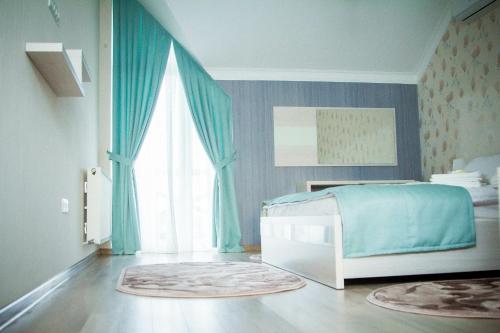 a bedroom with a bed and a large window at Chalet in Shypyntsi
