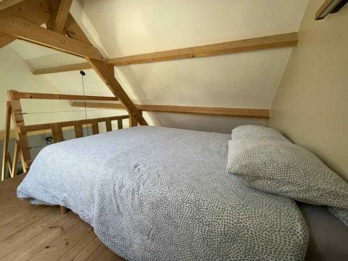 a bedroom with a bed in a room at Le petit Chalet in Port-Bail-sur-Mer