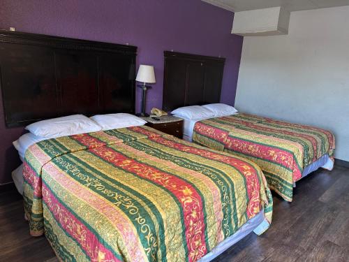 Katil atau katil-katil dalam bilik di Hotel O Miami Inn & Suites Chicago Midway Airport