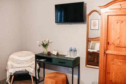 a room with a desk with a chair and a mirror at Uroczysko Oleśnica in Chodzież