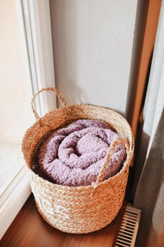 a basket sitting on a floor next to a window at Uroczysko Oleśnica in Chodzież