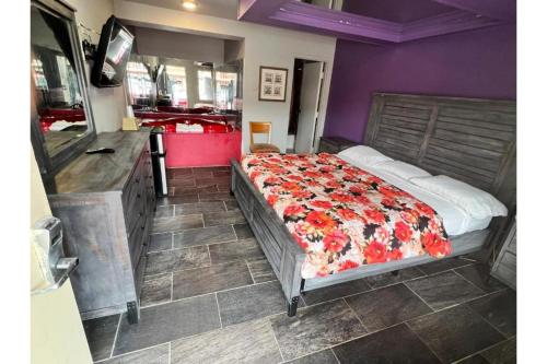 Katil atau katil-katil dalam bilik di Hotel O Miami Inn & Suites Chicago Midway Airport