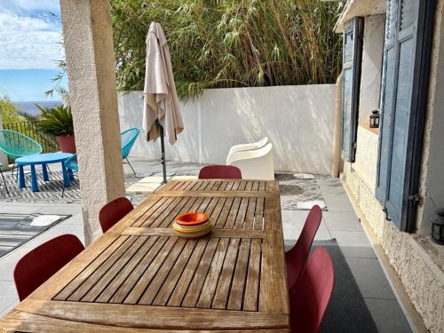 Superbe terrasse avec vue panoramique sur la mer