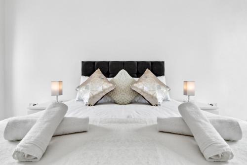 Voodi või voodid majutusasutuse Fantastic 2 bed Flat with view IG11 toas