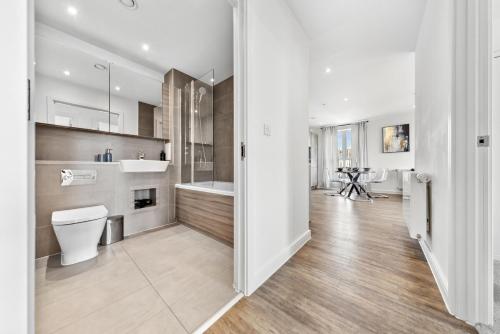 Vannituba majutusasutuses Fantastic 2 bed Flat with view IG11