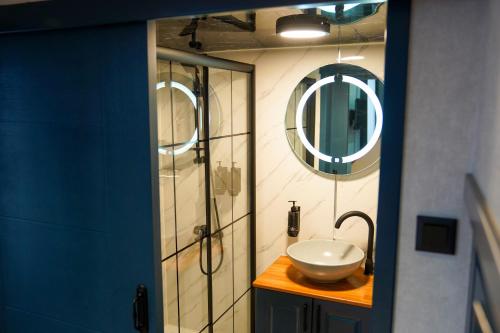 a bathroom with a sink and a mirror at Lagos Lake Side in Sapanca