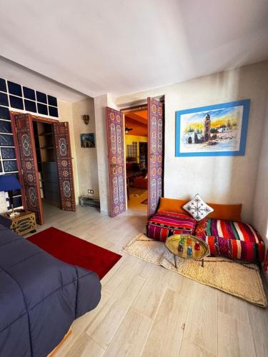 a living room with a couch and a table at Dar NFis Suites et chambres de luxe dans un havre de paix vue paradisiaque au bord du lac in Lalla Takerkoust
