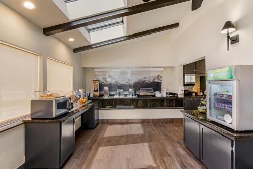 Køkken eller tekøkken på Quality Inn Red Lodge Gateway To Yellowstone