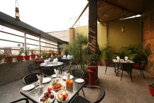 Nápoje v ubytování Hotel Kingston Park near Ganga Ram Hospital - Free Parking