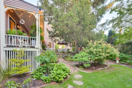 Zahrada ubytování Less Than 1 Mi to Dtwn Salem Apt with Shared Patio and Yard!