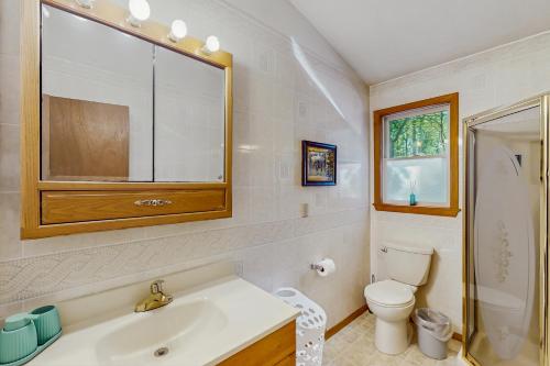Ένα μπάνιο στο Laid-back in Lake Arrowhead