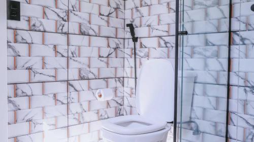 Bilik mandi di Casa Amaral Pet-Friendly com piscina p 10 pessoas